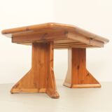 Large extendable Danish dining table in solid pine, 1970s.