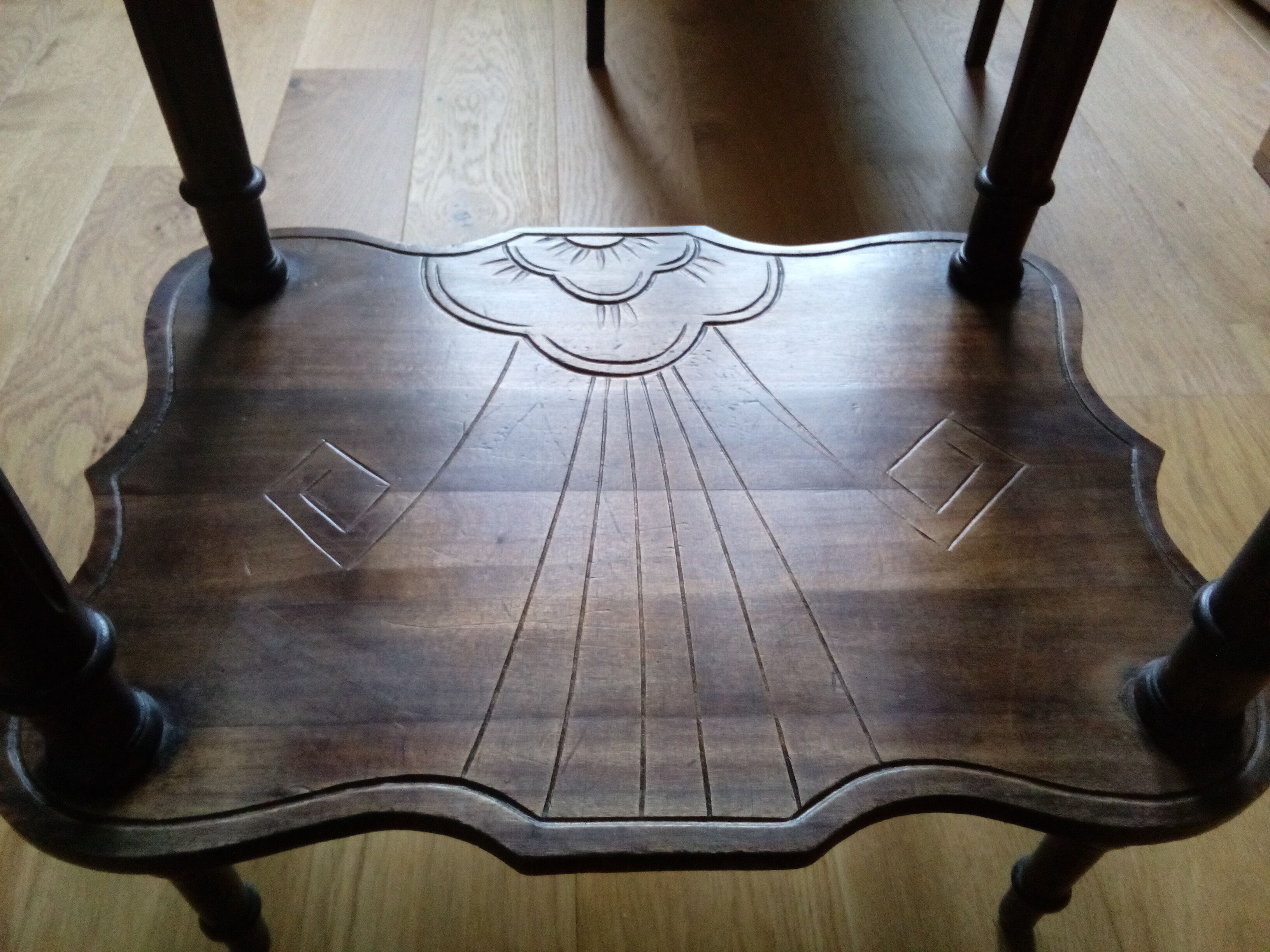 Console solid wooden sofa tip, turned wooden footing