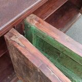 Buffet long en bois avec portes anciennes vertes