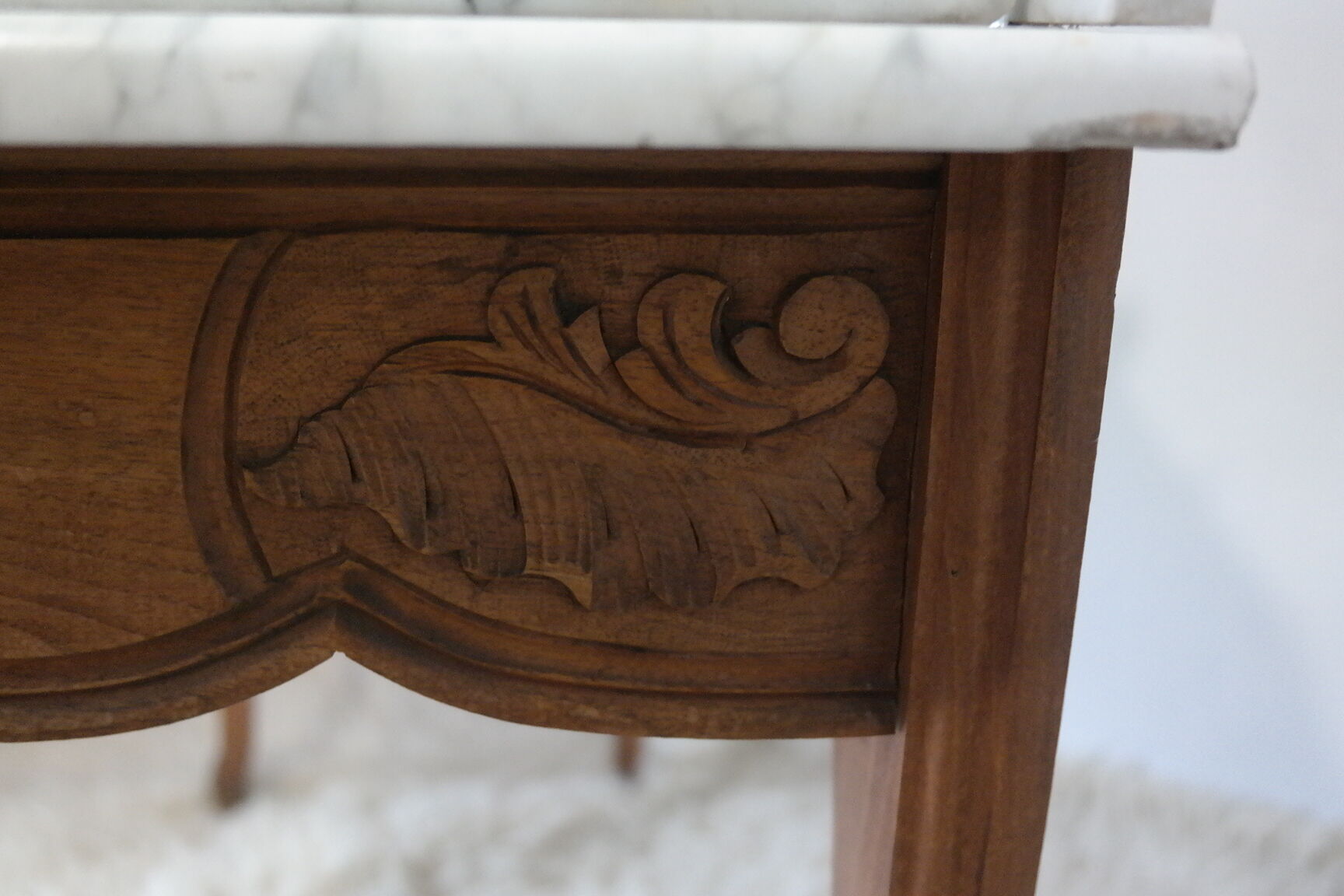 Louis XV-style toilet table in walnut and marble