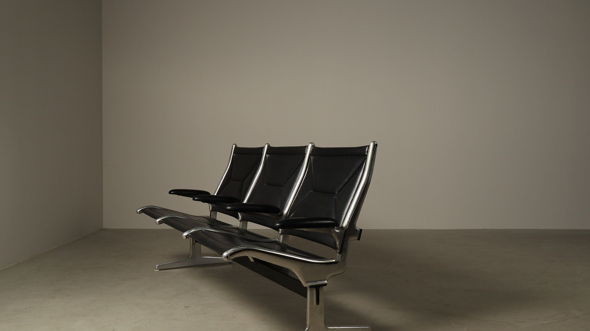 Tandem Sling bench by Charles & Ray Eames, 1962