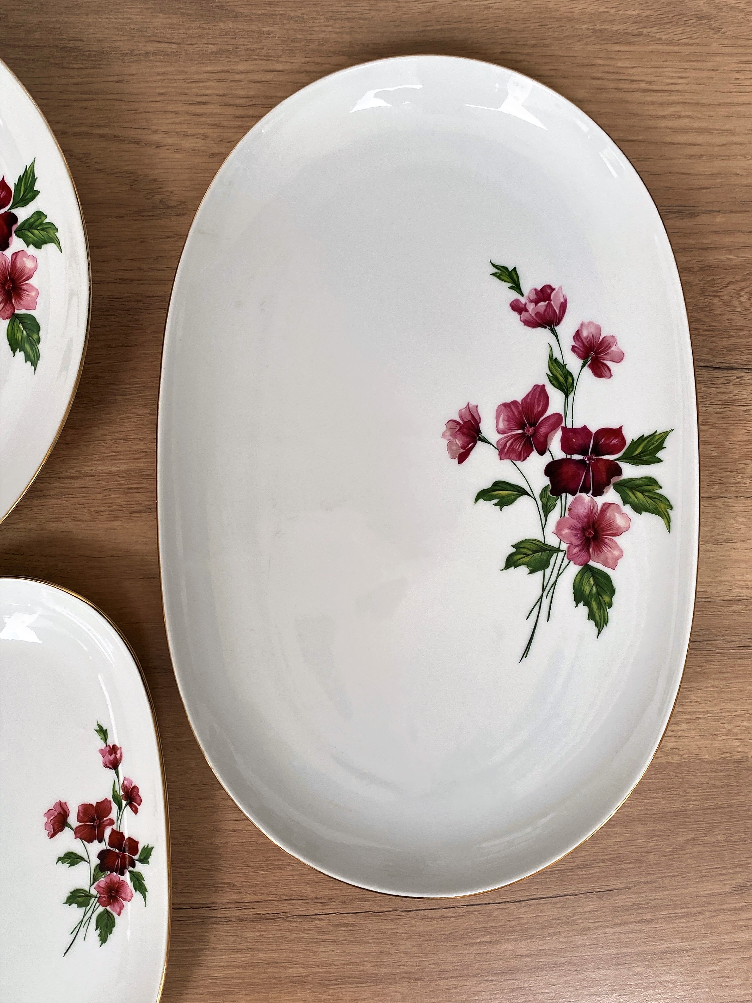 Set of 4 serving dishes