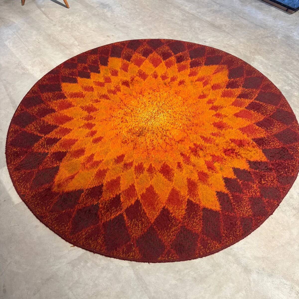Vintage round rug
