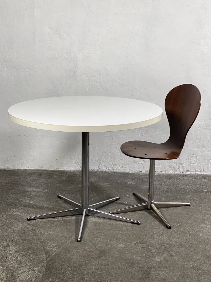 Vintage round dining table, 1960