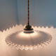Suspension opaline crantelée