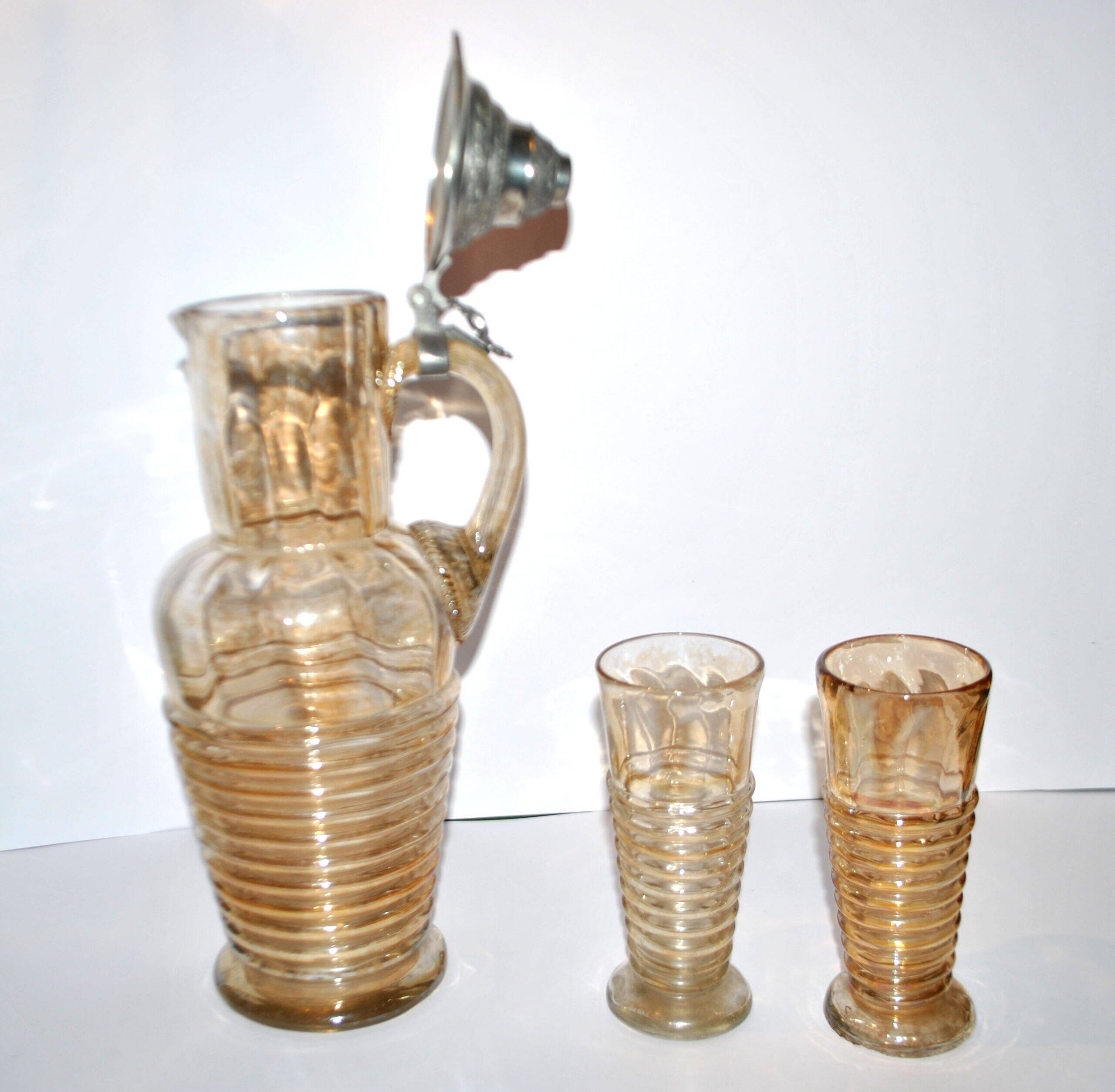 Theresienthal ? Broc bière aiguière et verres chope en verre irisé Bohème ou Allemagne