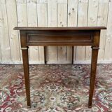 Bureau plat de style Louis XVI en merisier et cuir noir