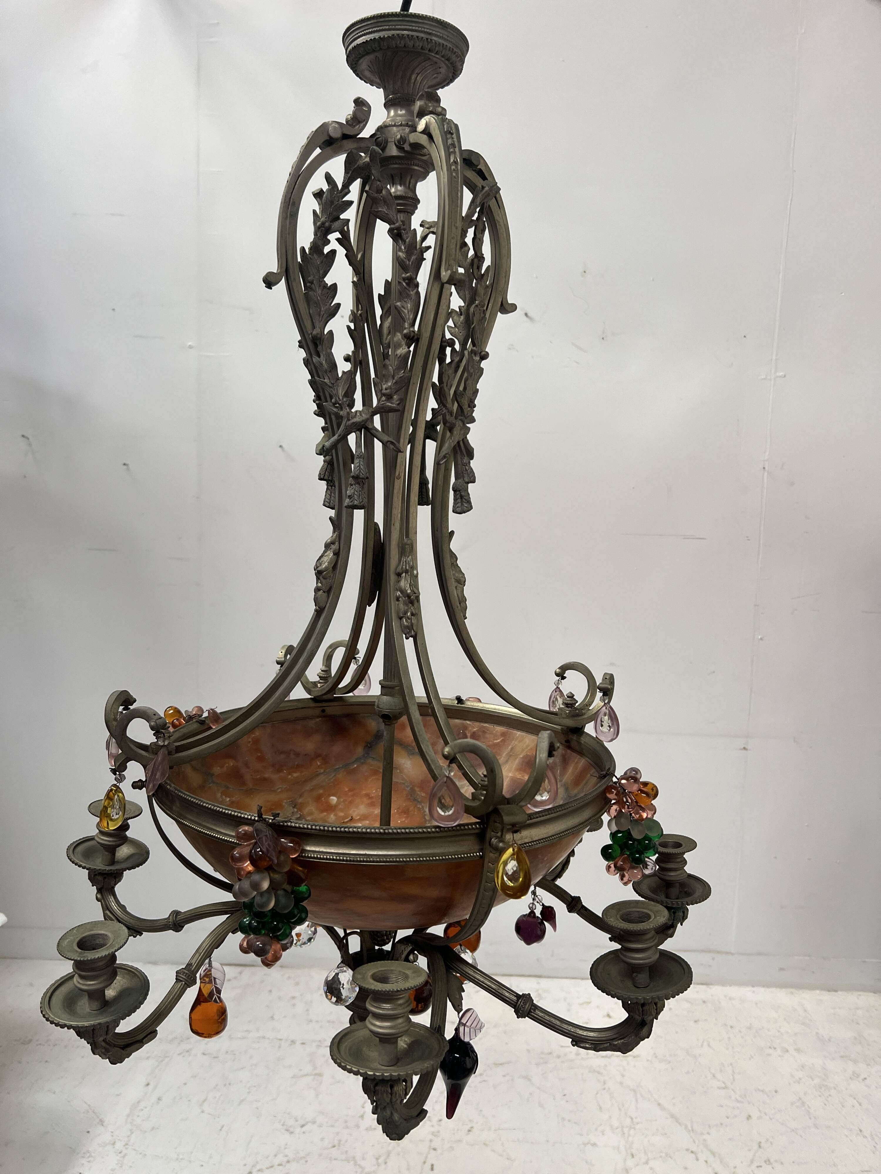 Napoleon III chandelier in bronze and alabaster with eight light arms, 19th century.