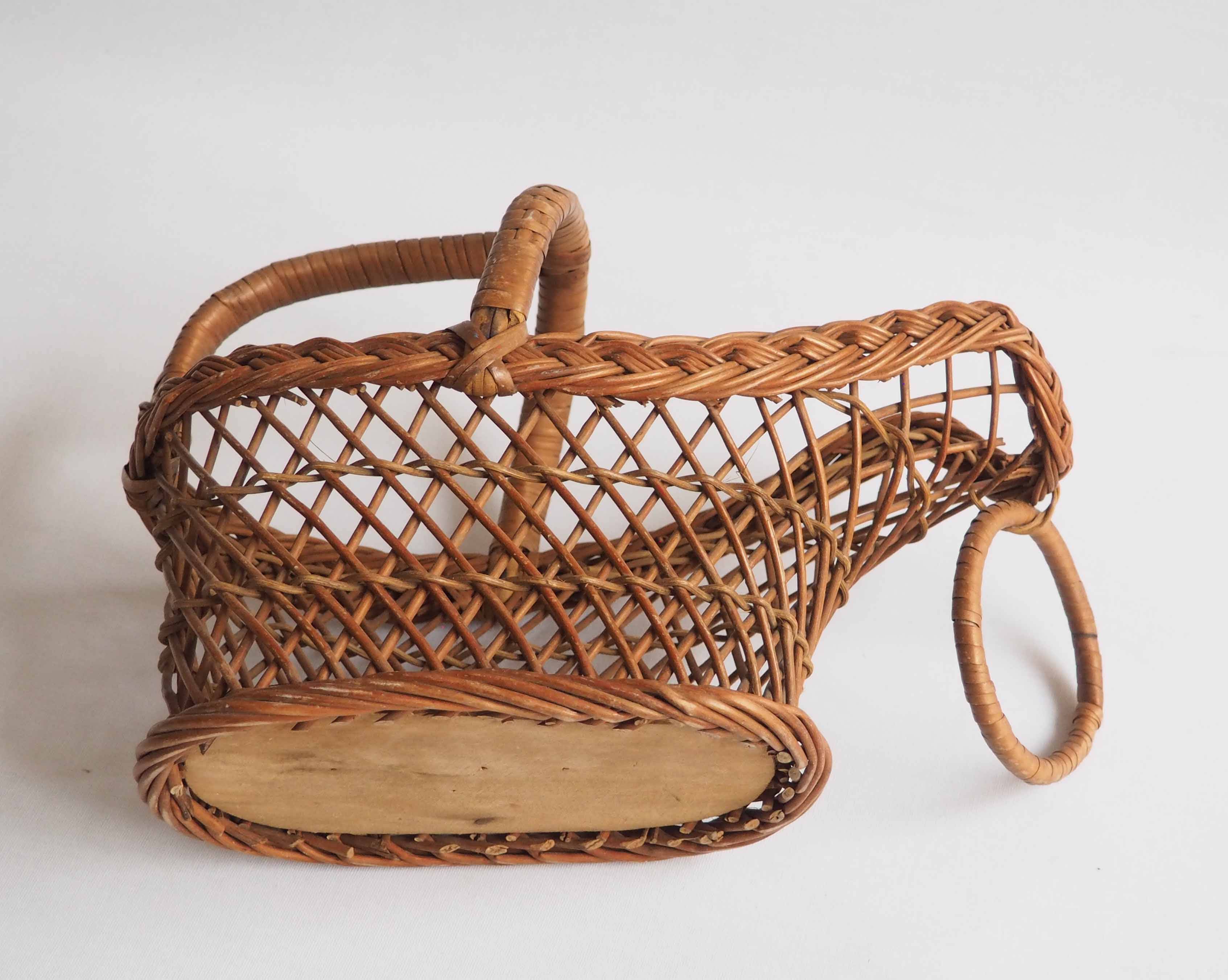 Rattan bottle holder