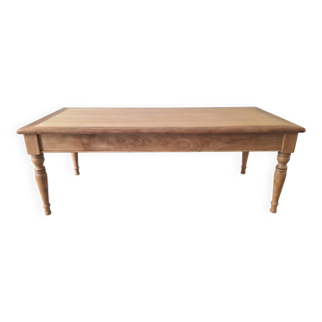 Farmhouse coffee table country style