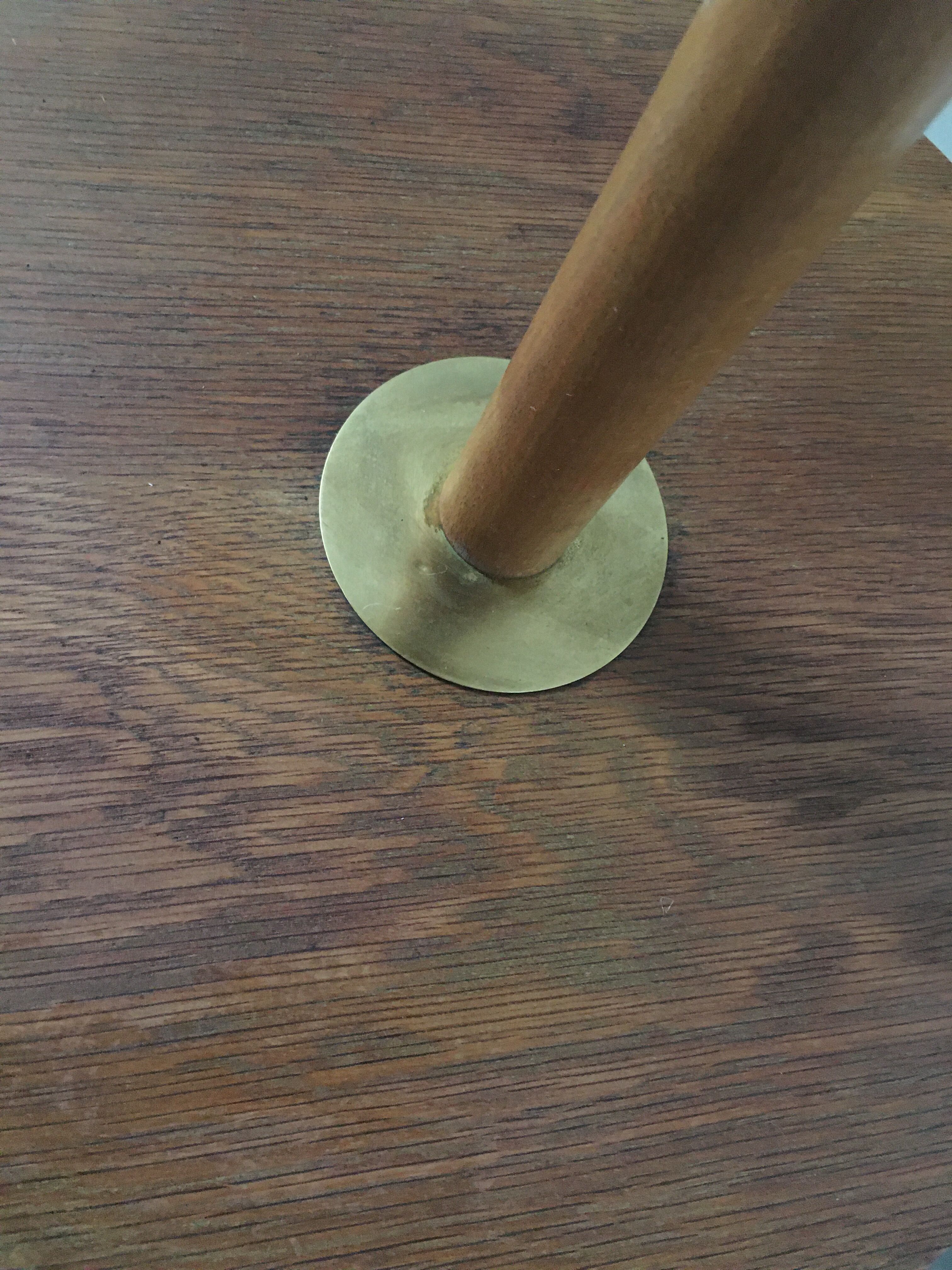 Tripod tablet lamppost