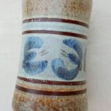 Stoneware vase with stylized flowers decor