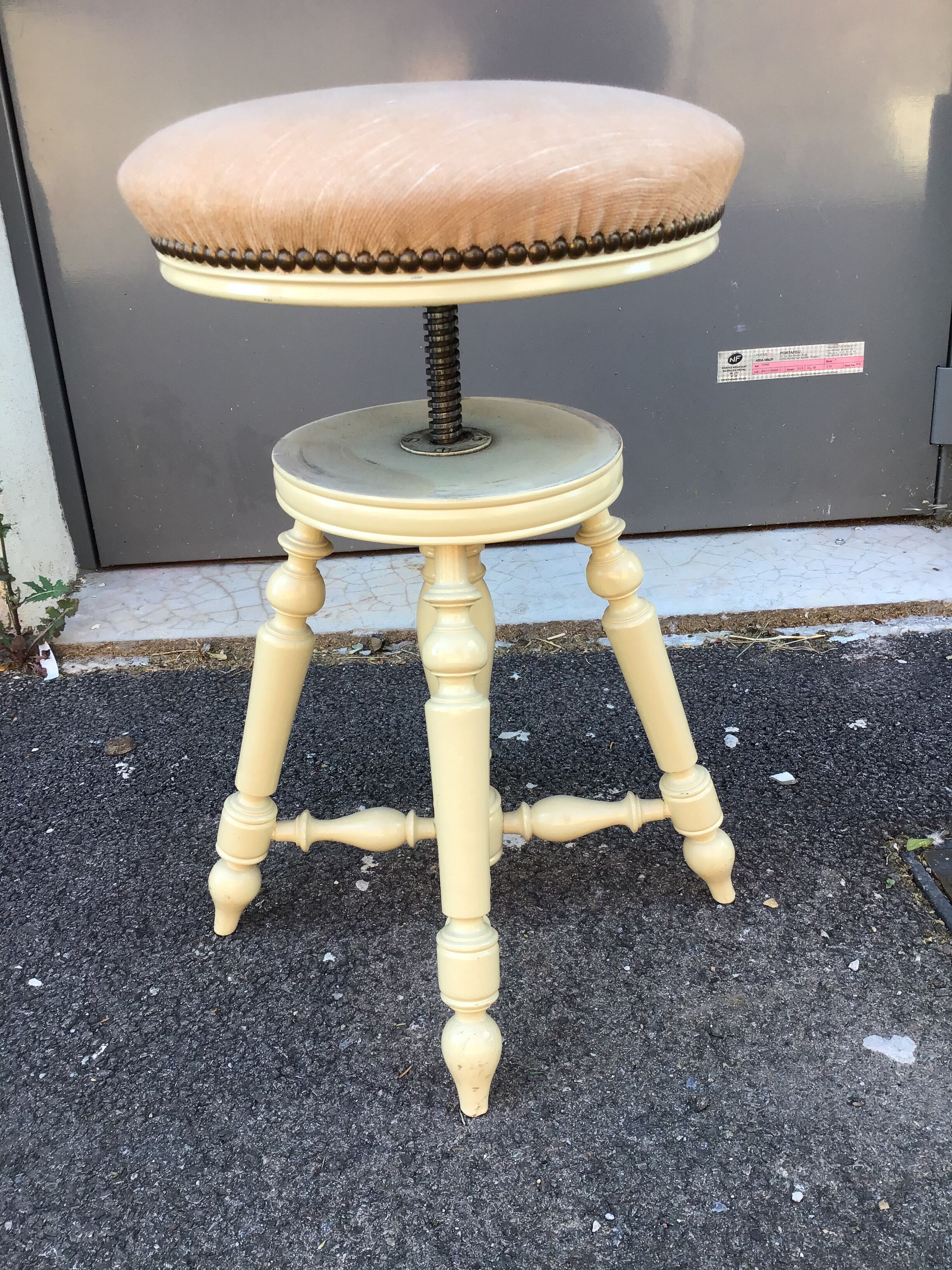 Vintage piano tabouret