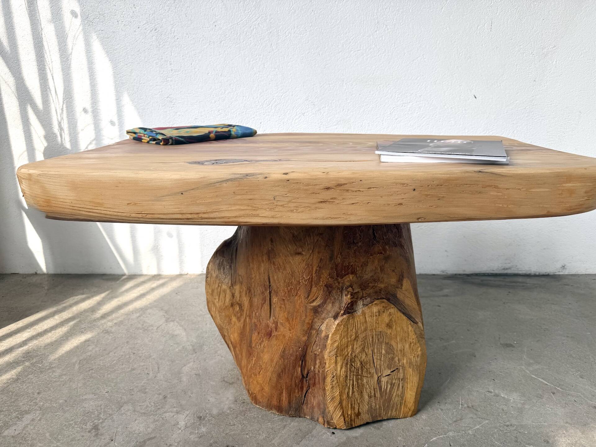 Organic brutalist coffee table in solid cedar, trunk pedestal, 1970s.