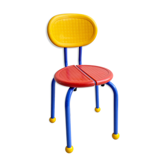 Chaise pour enfants puzzle ikea des années 80 dans le style memphis, knut & marianne hagberg - couleurs primaires