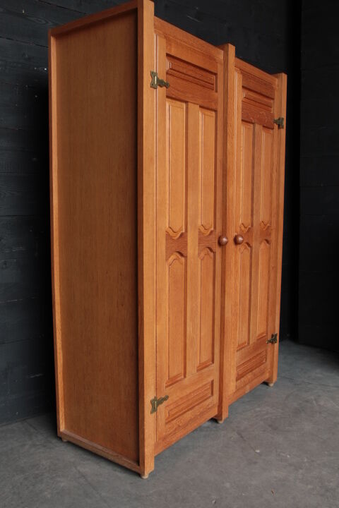 Guillerme and Chambron Cabinet