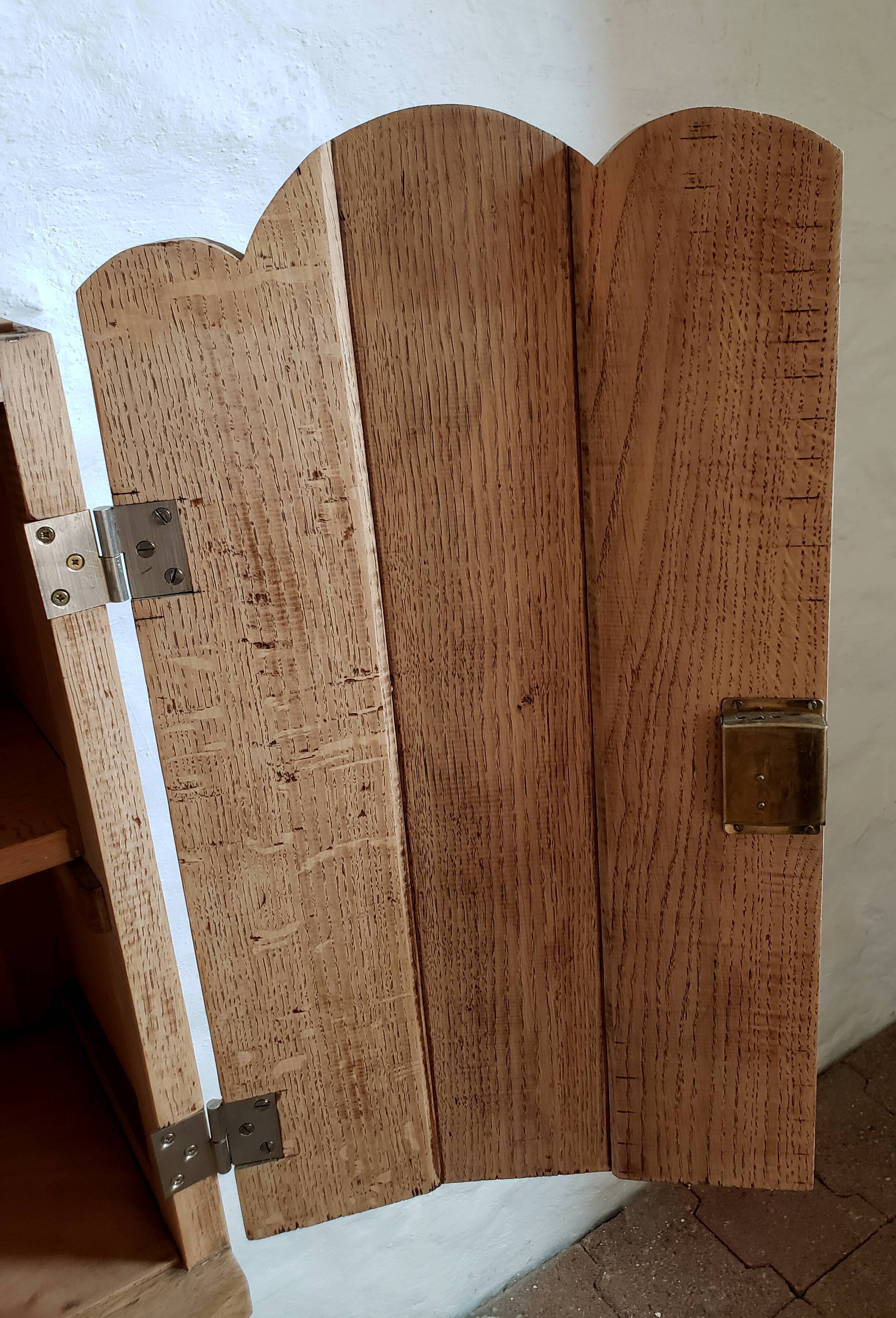 Art-deco wall showcase in raw oak