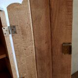 Art-deco wall showcase in raw oak