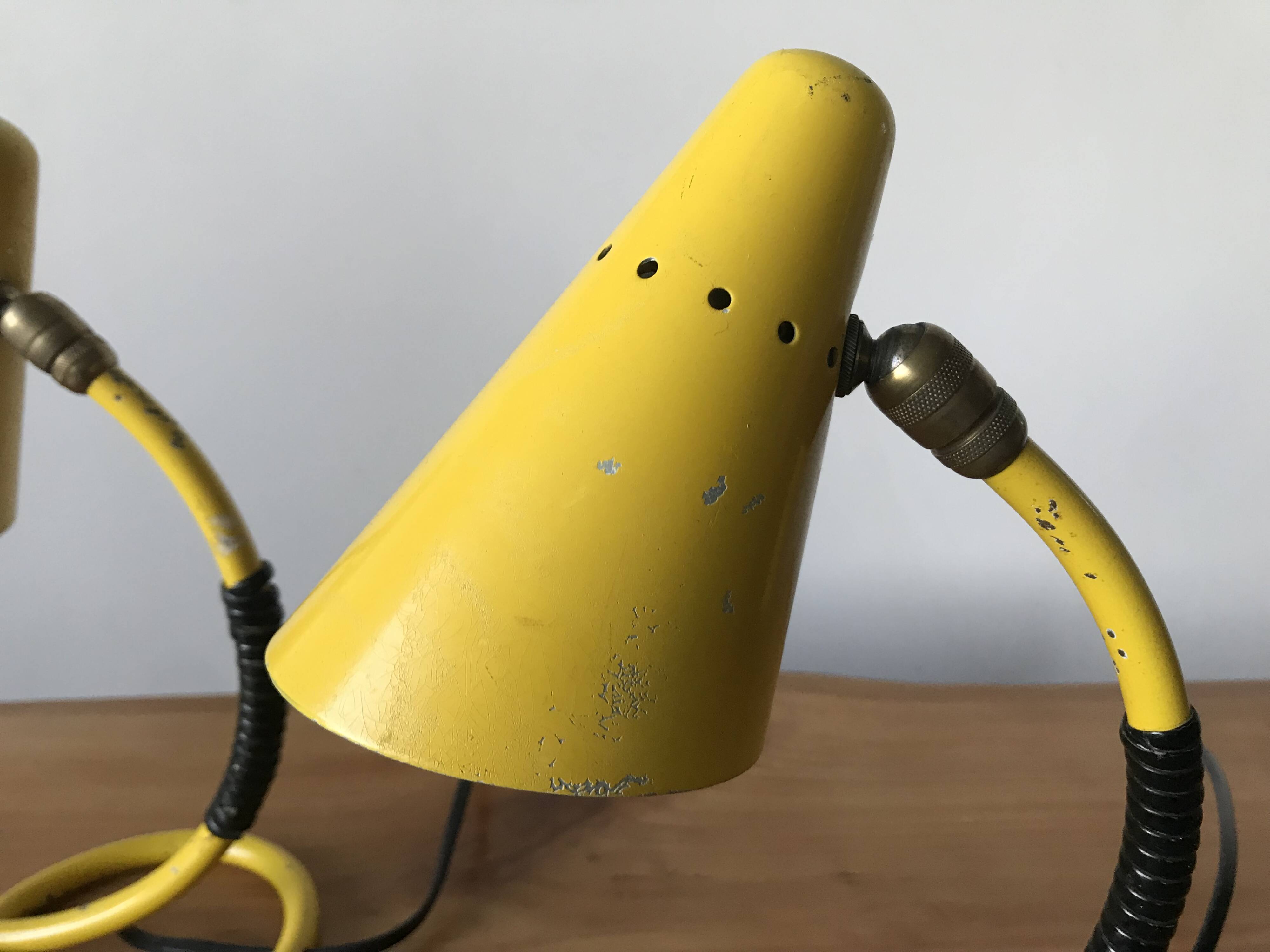 Paire de lampes de chevets jaunes années 50.