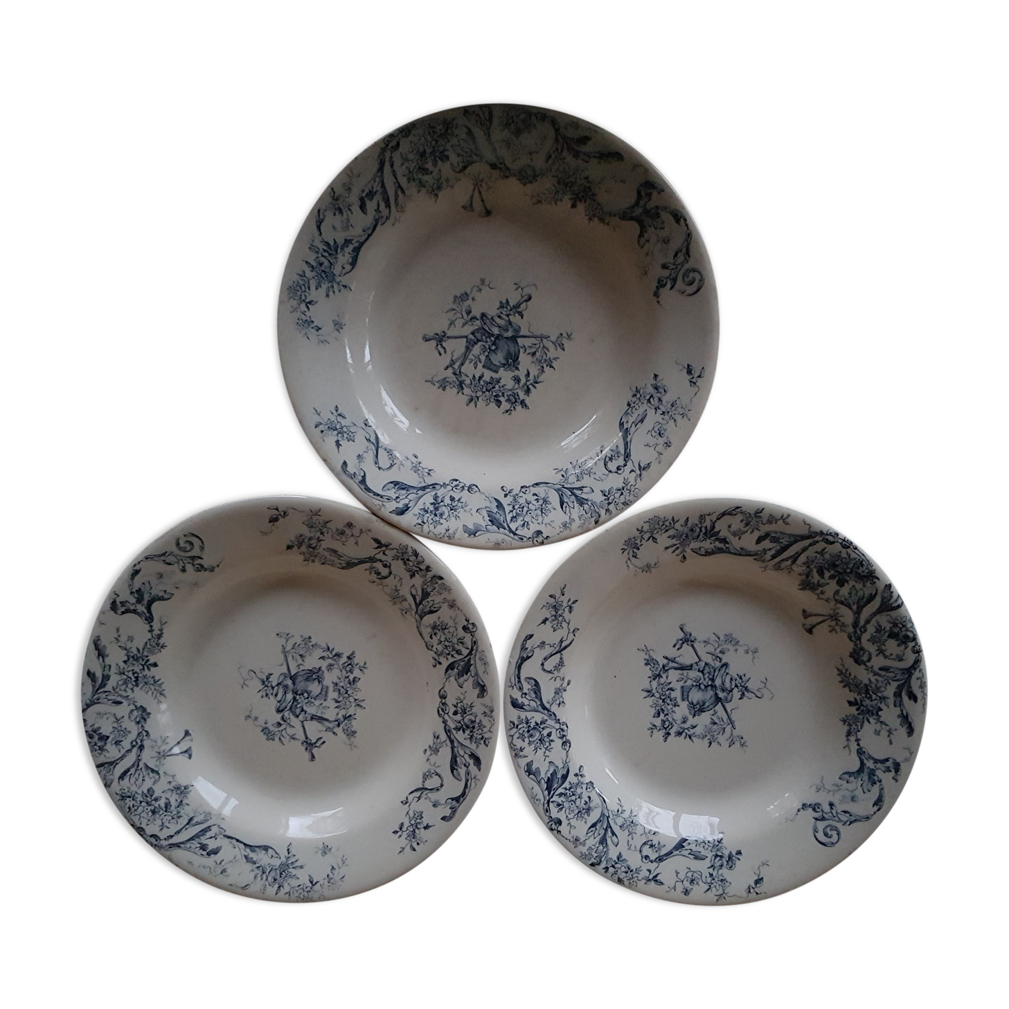 3 hollow plates old gien XlXth Selency