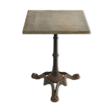 Bistro table in cast iron and stone