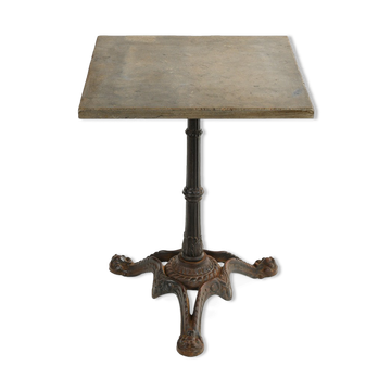 Bistro table in cast iron and stone