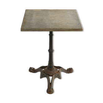 Bistro table in cast iron and stone