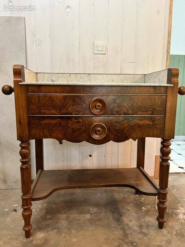 Beautiful antique furniture in marble and wood.