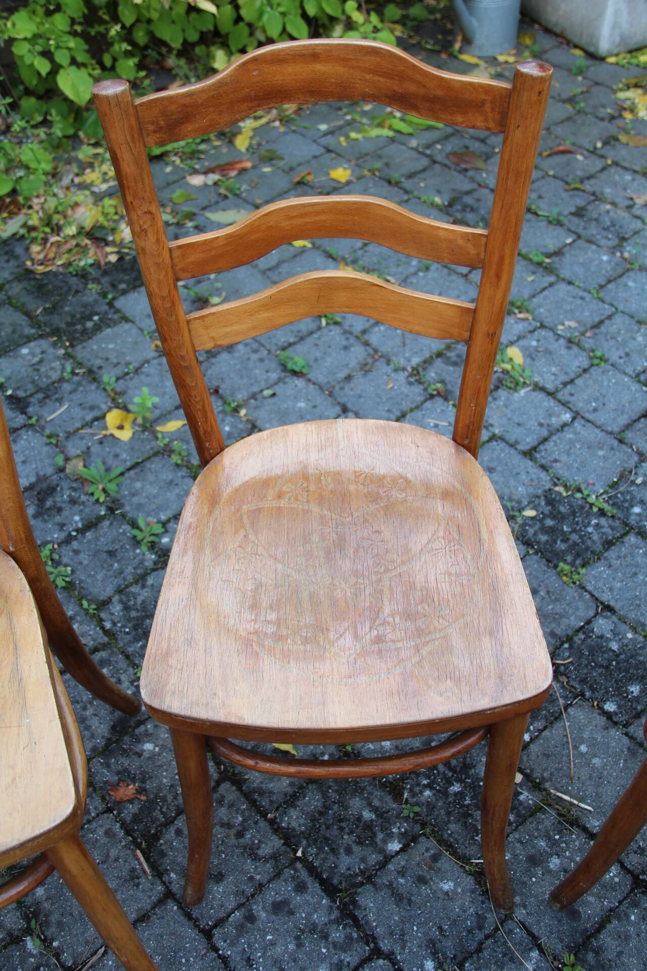 4 chaises bistro aux assises sérigraphiées