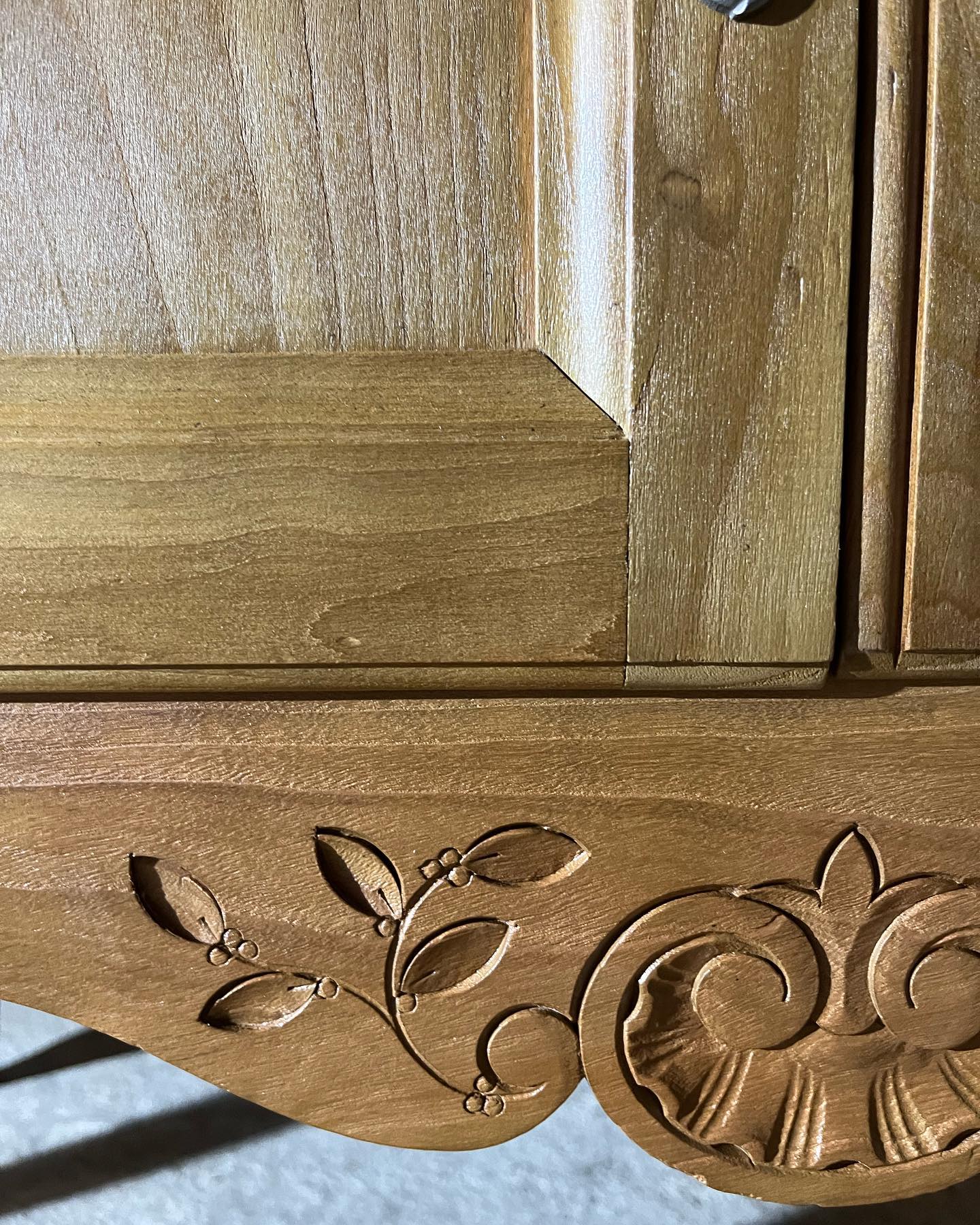 Buffet 2 doors in solid cherry louis XV style