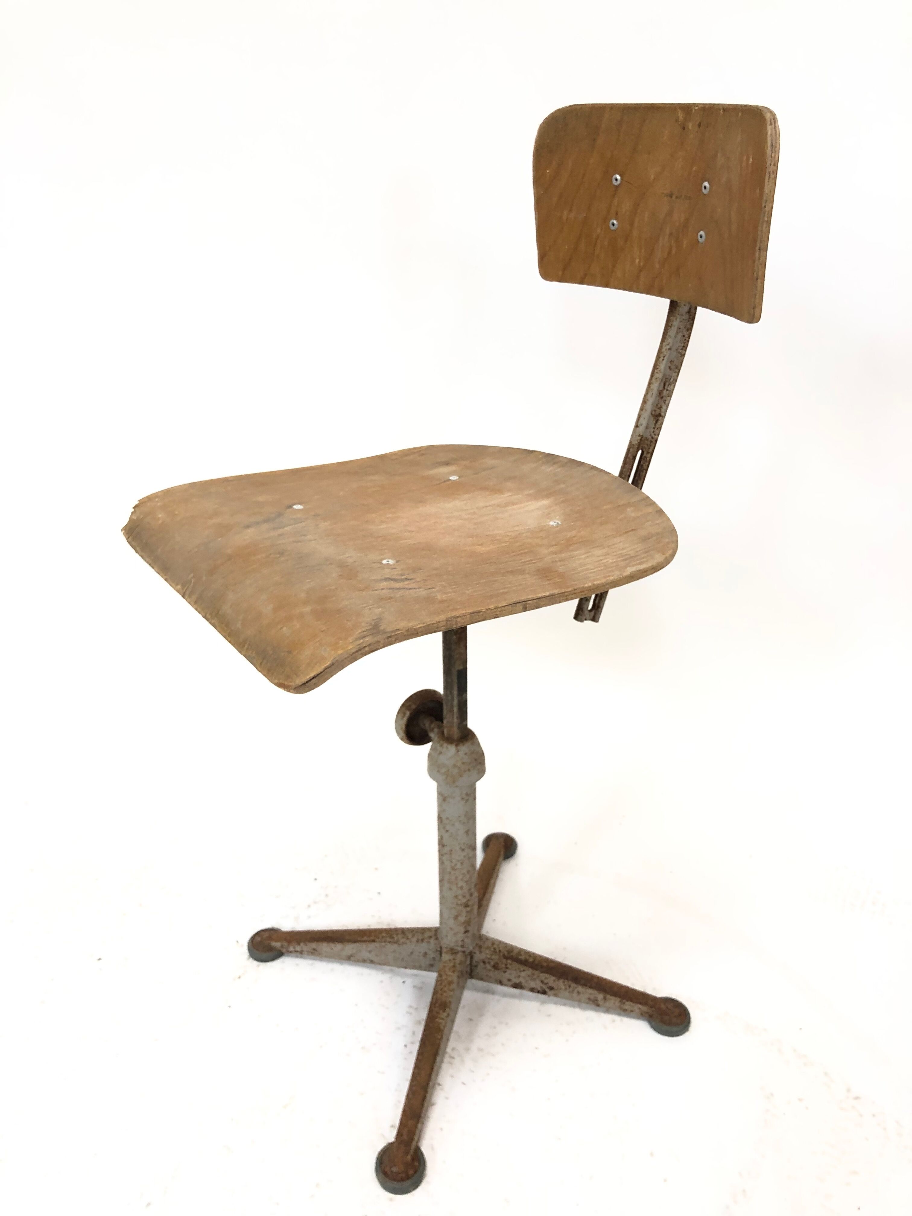 Chaise  conçue par Friso Kramer pour Ahrend De Cirkel Pays-Bas