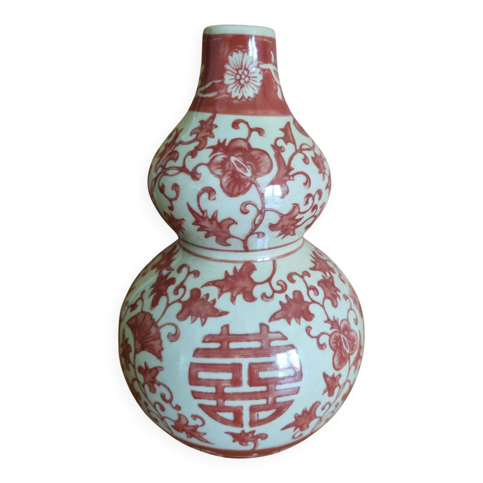 Chinese vase in gourd shape with Double Happiness motif.