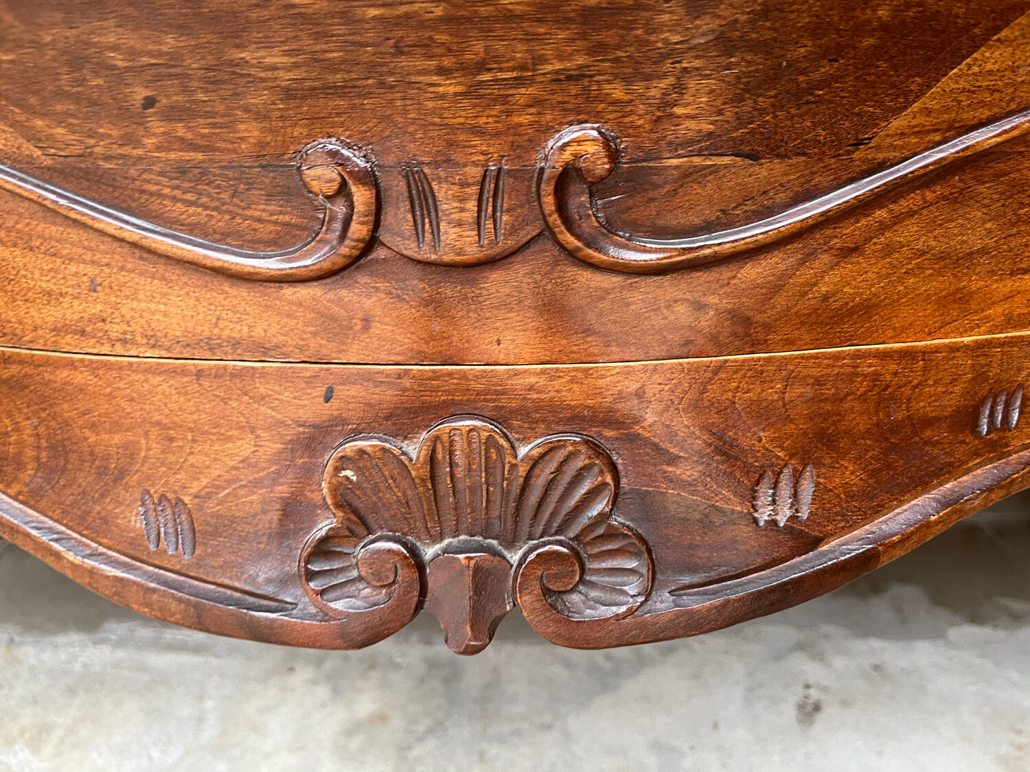 Bordeaux chest of drawers