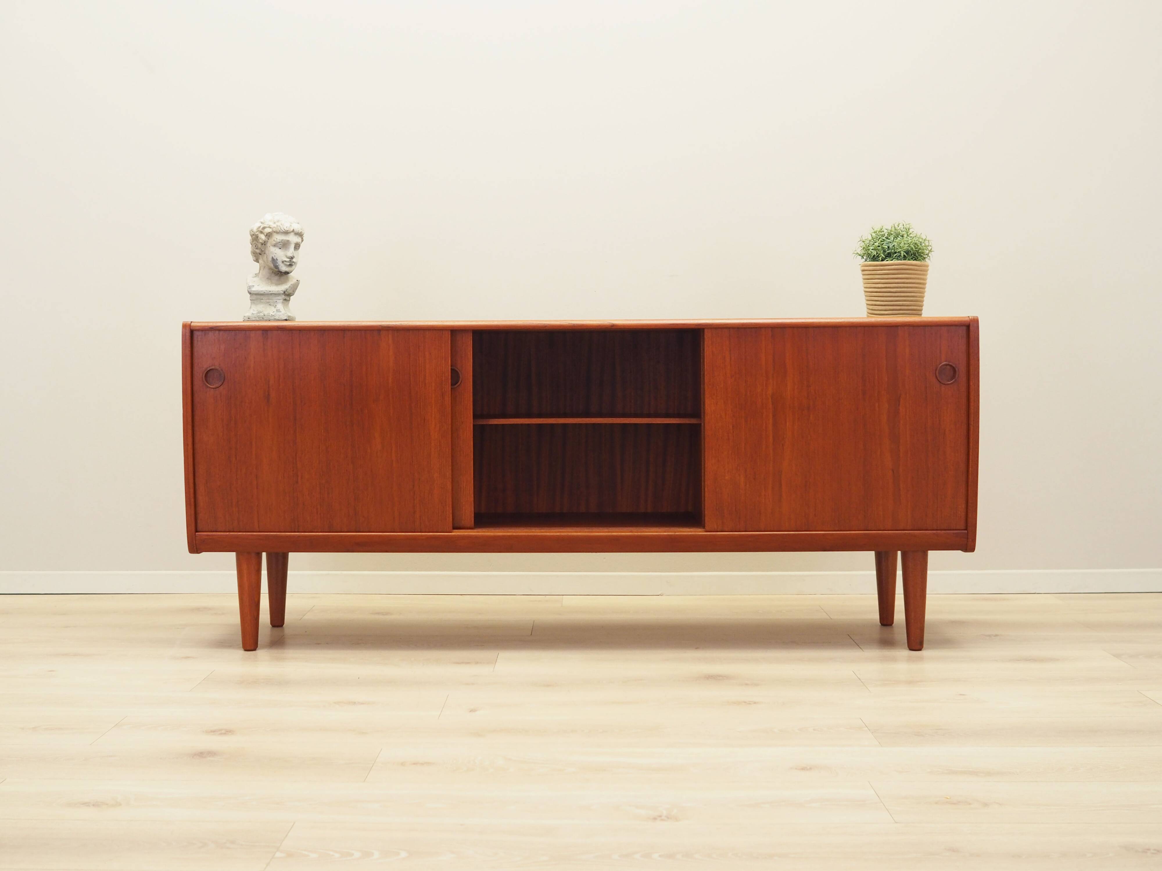 Buffet en teck, design danois, années 1970, production : Danemark
