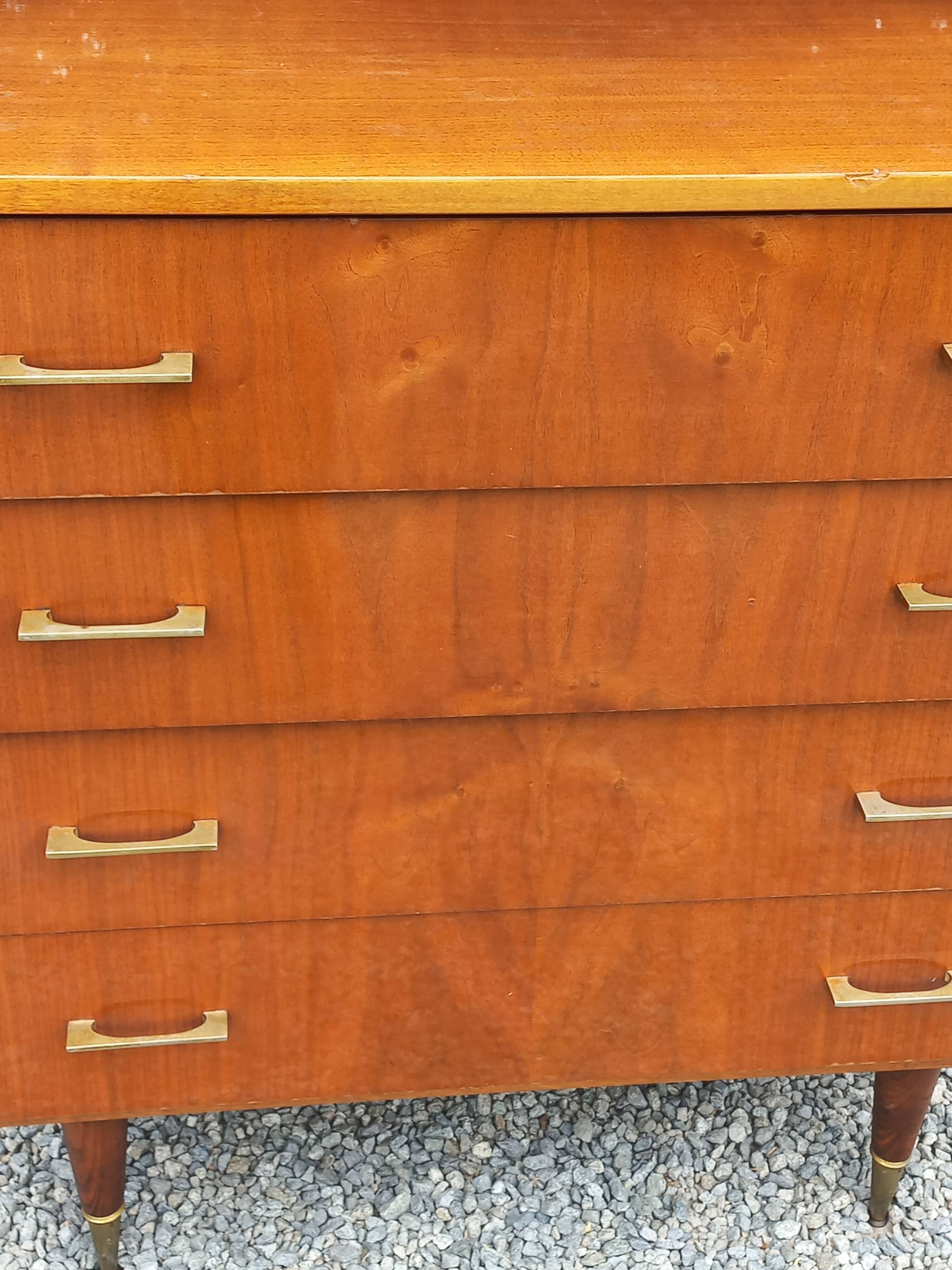 Vintage walnut varnished chest of drawers with 4 drawers from the 1960s.