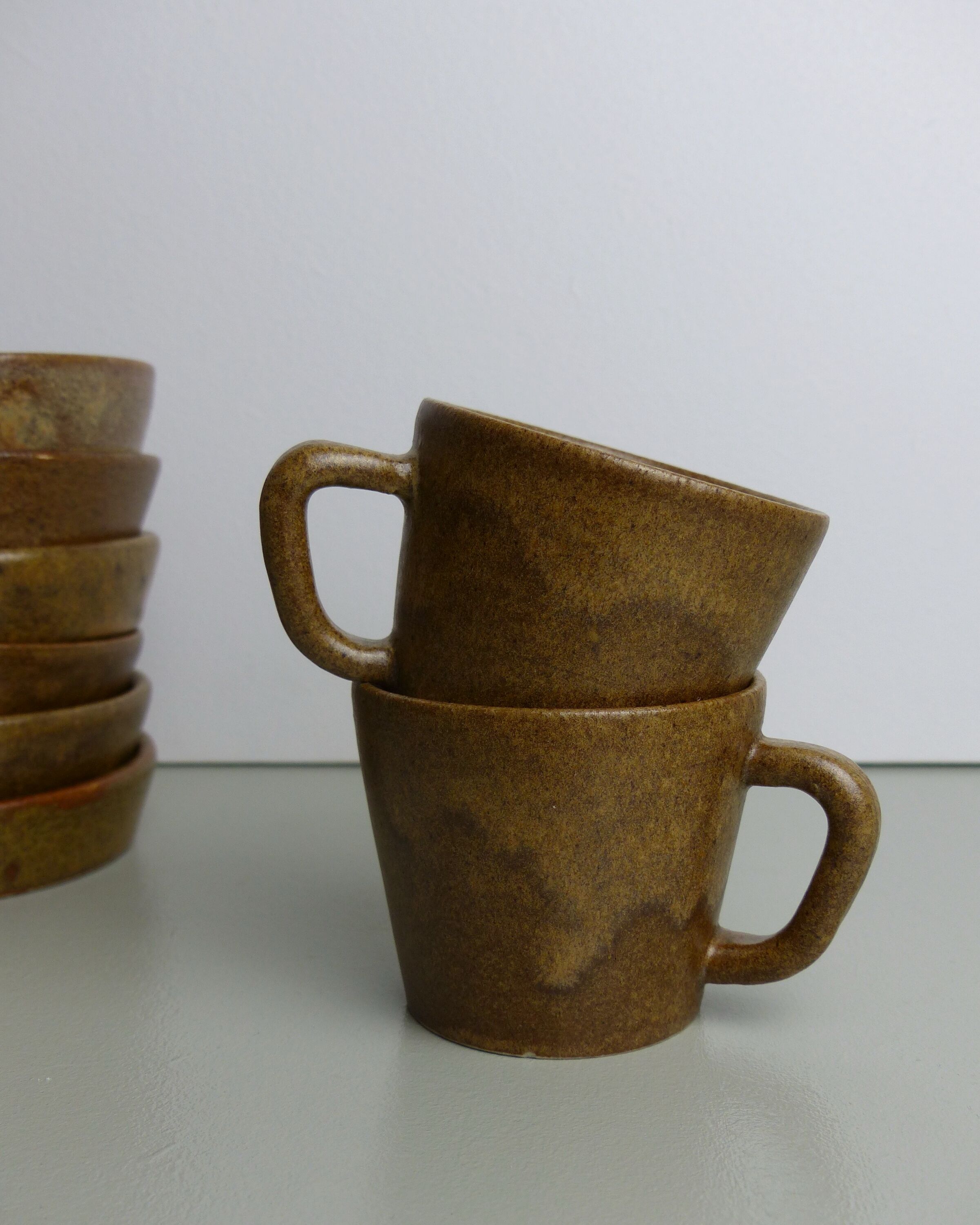 Set of 6 cups in sandstone with saucers