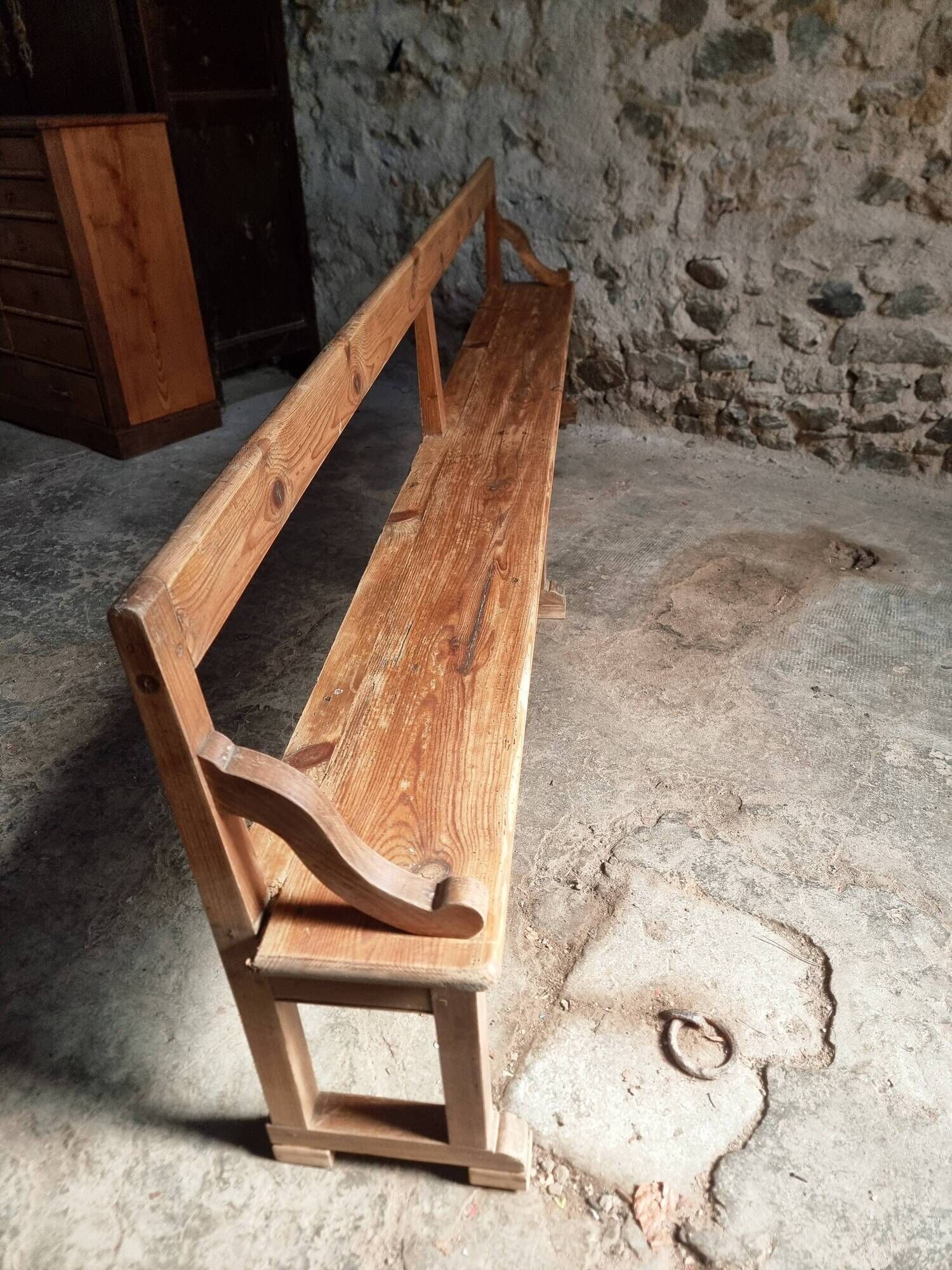 Grand banc ancien en bois avec dossier – fin XIXe siècle, pin et chêne