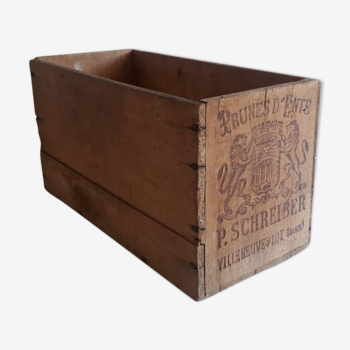 Old wooden transport prunes D'Ente crate