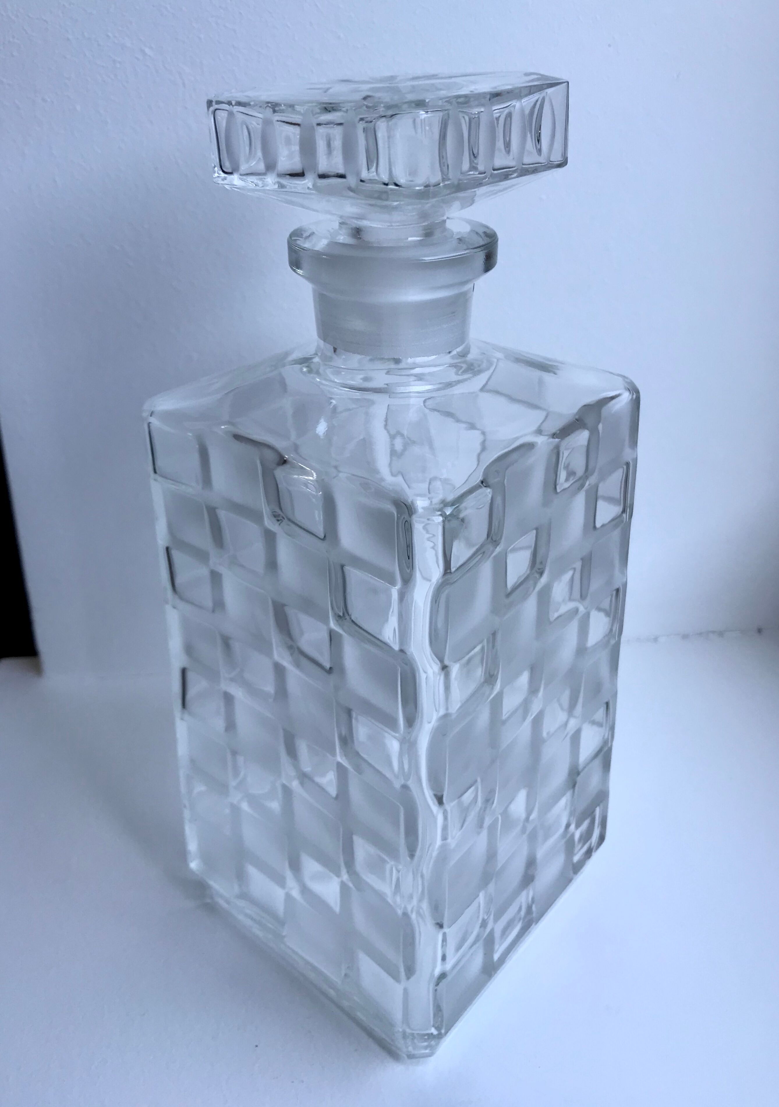 Glass whisky decanter and polished glass glass checkerboard effect 60s-70s