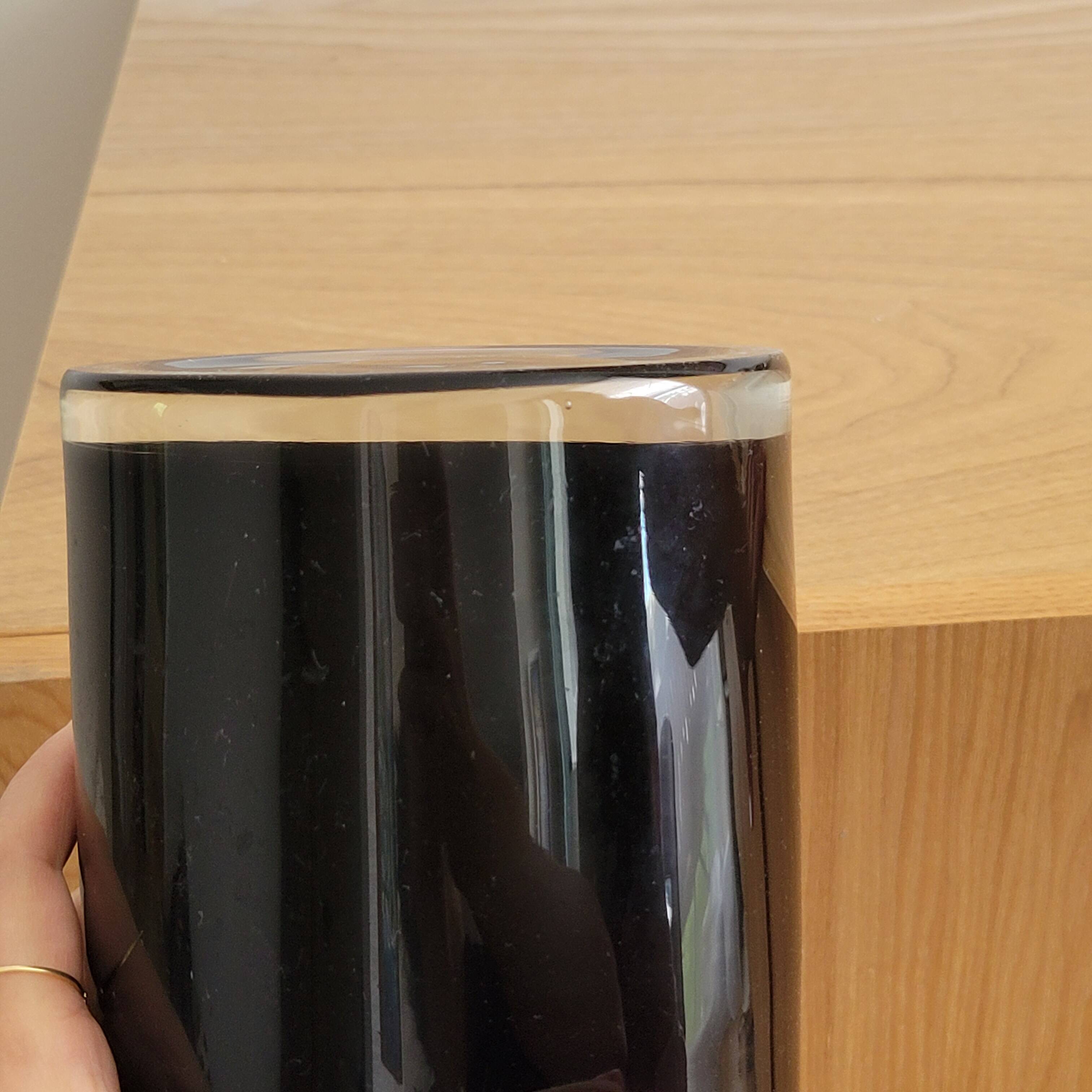 Imposing Midnight Blue Blown Glass Vase Design