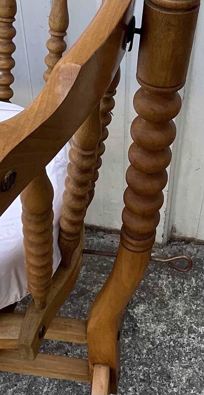 Antique cradle in solid beech – Early 20th century