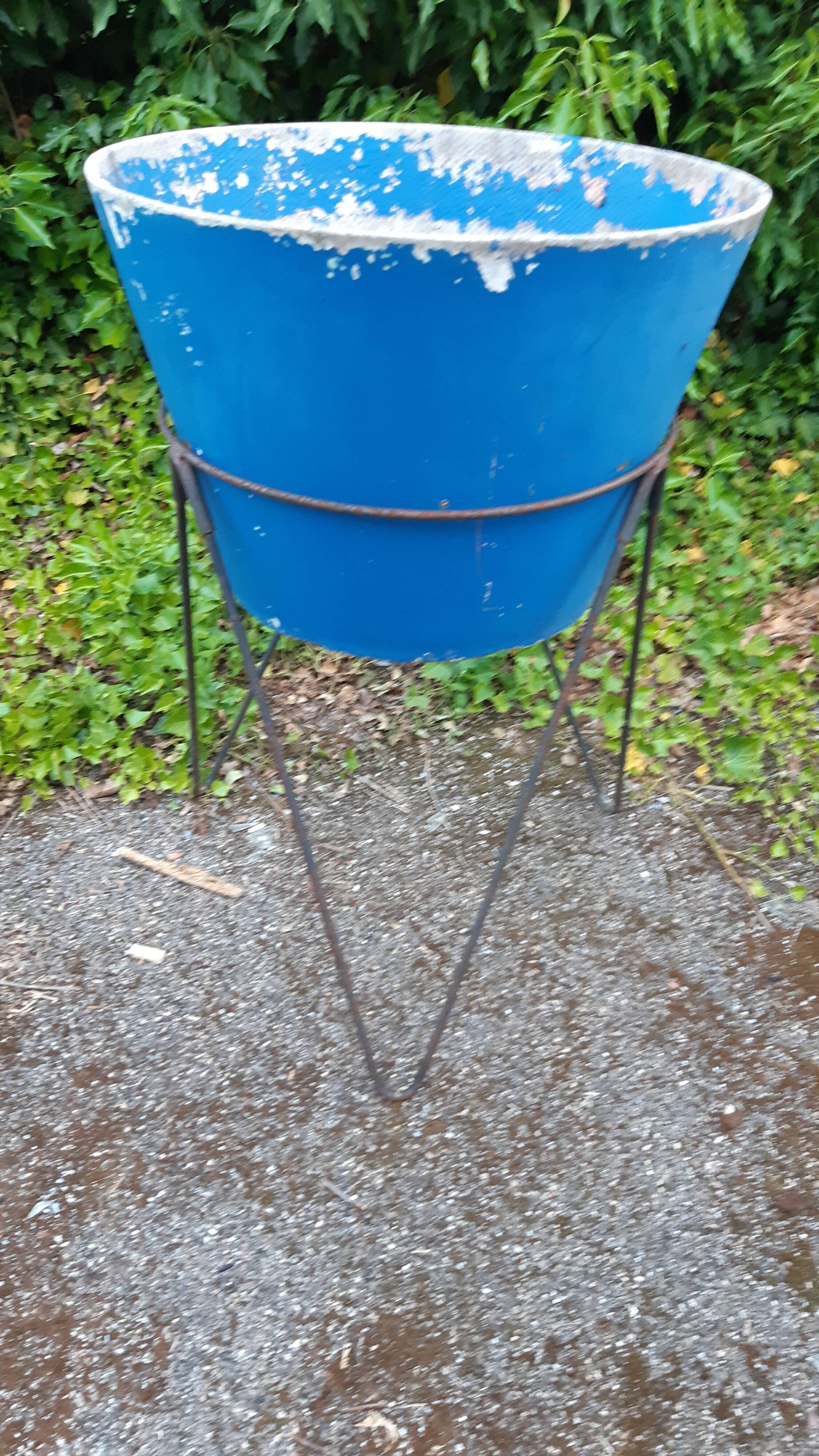 Conical cauldron on foot tripod Eternit 1950