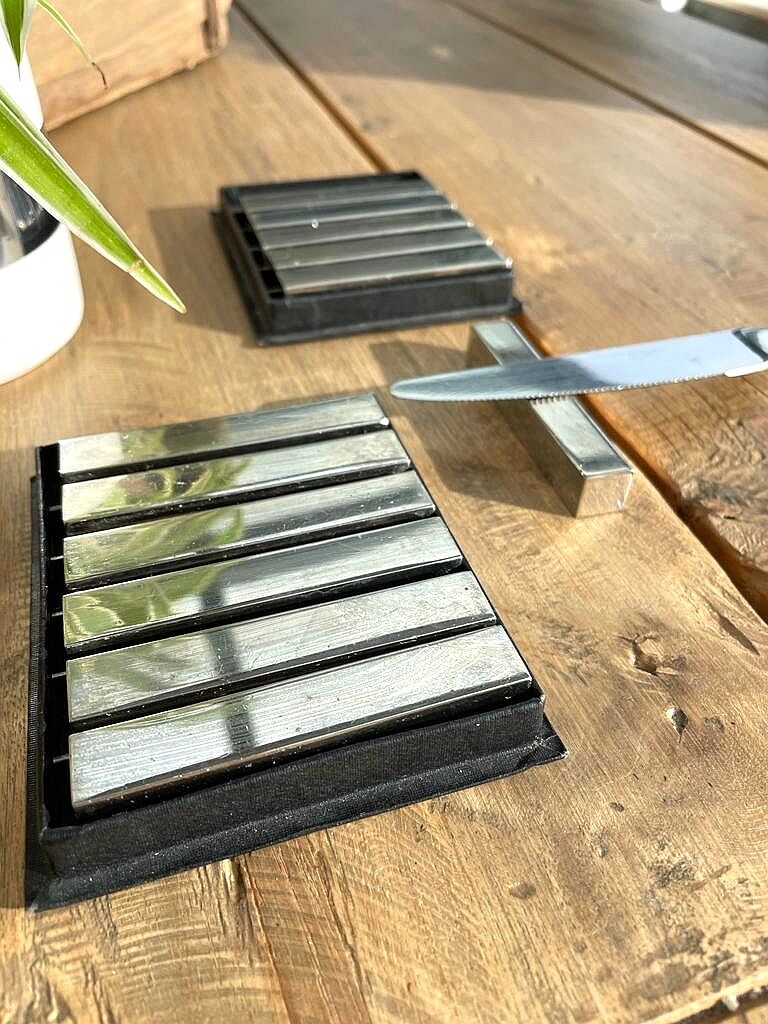 Set of 12 metal knife holders