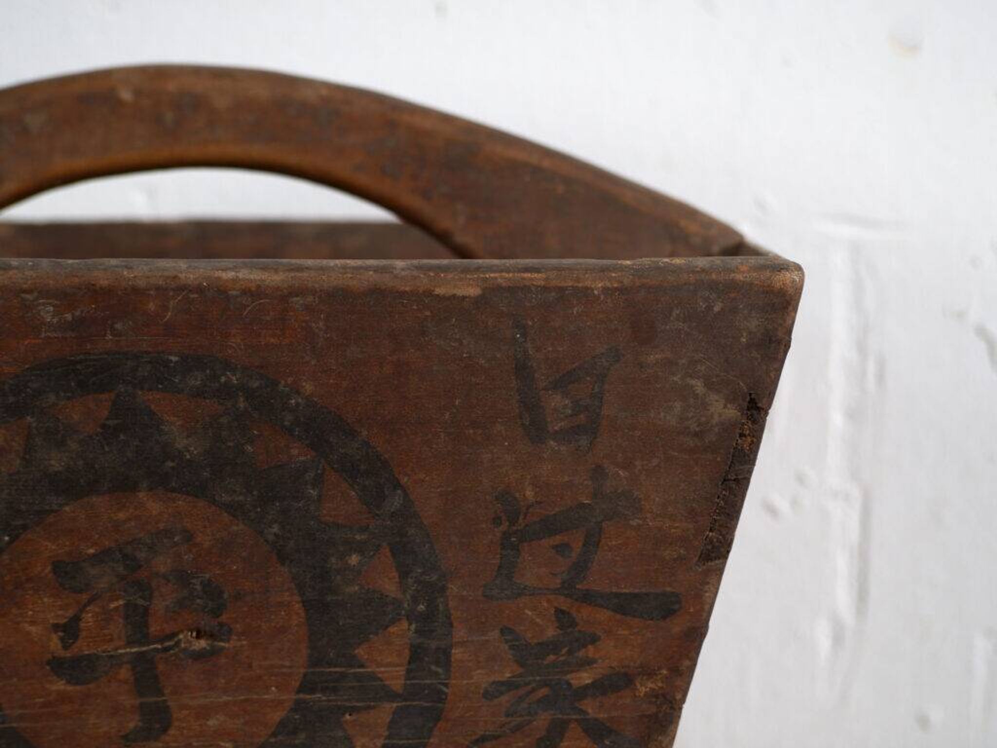 Panier chinois ancien en bois peint – Chine, vers 1900