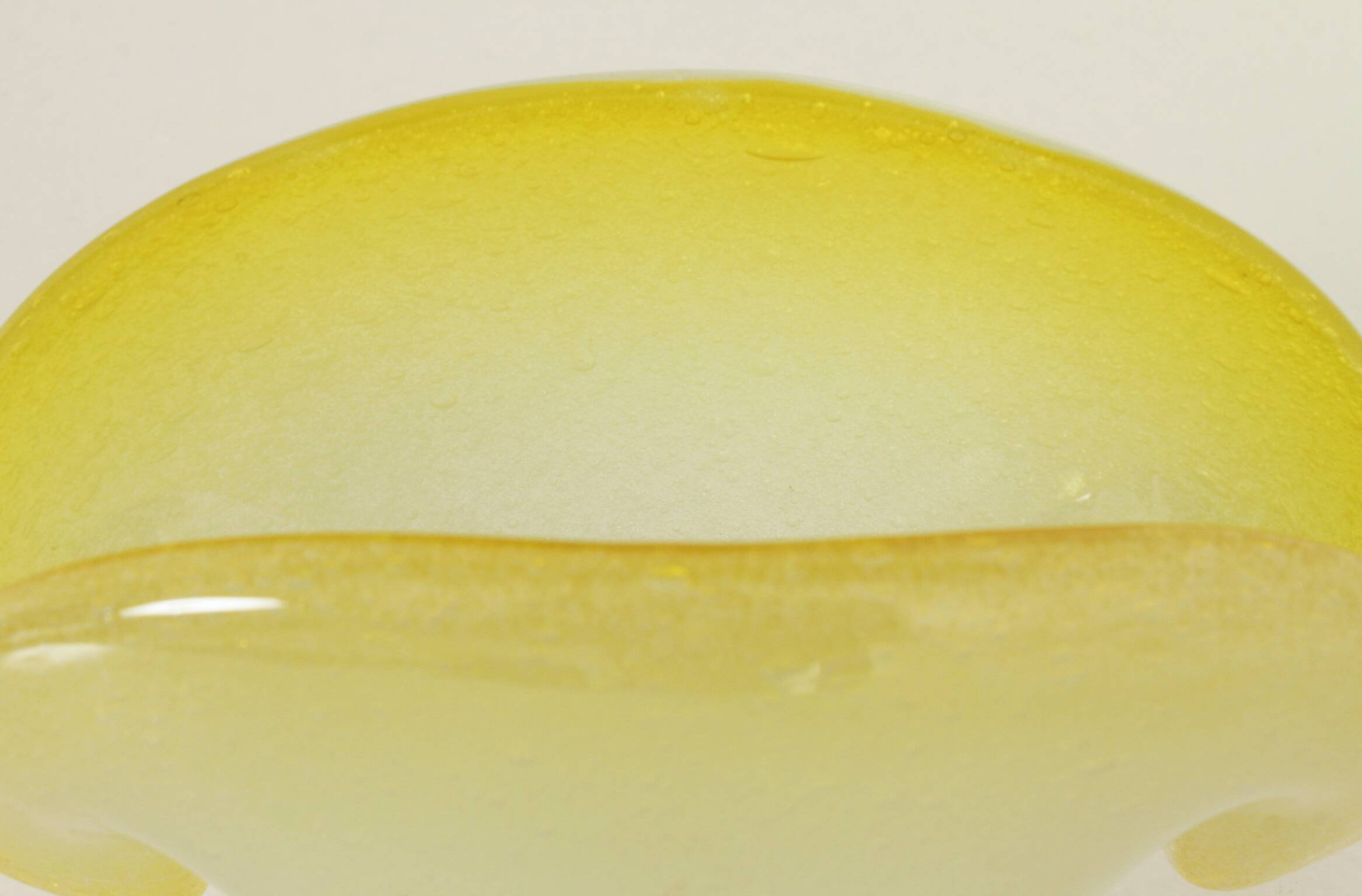 Bowl in the shape of a shell made of pulegoso Murano glass, Italy, 1960s.