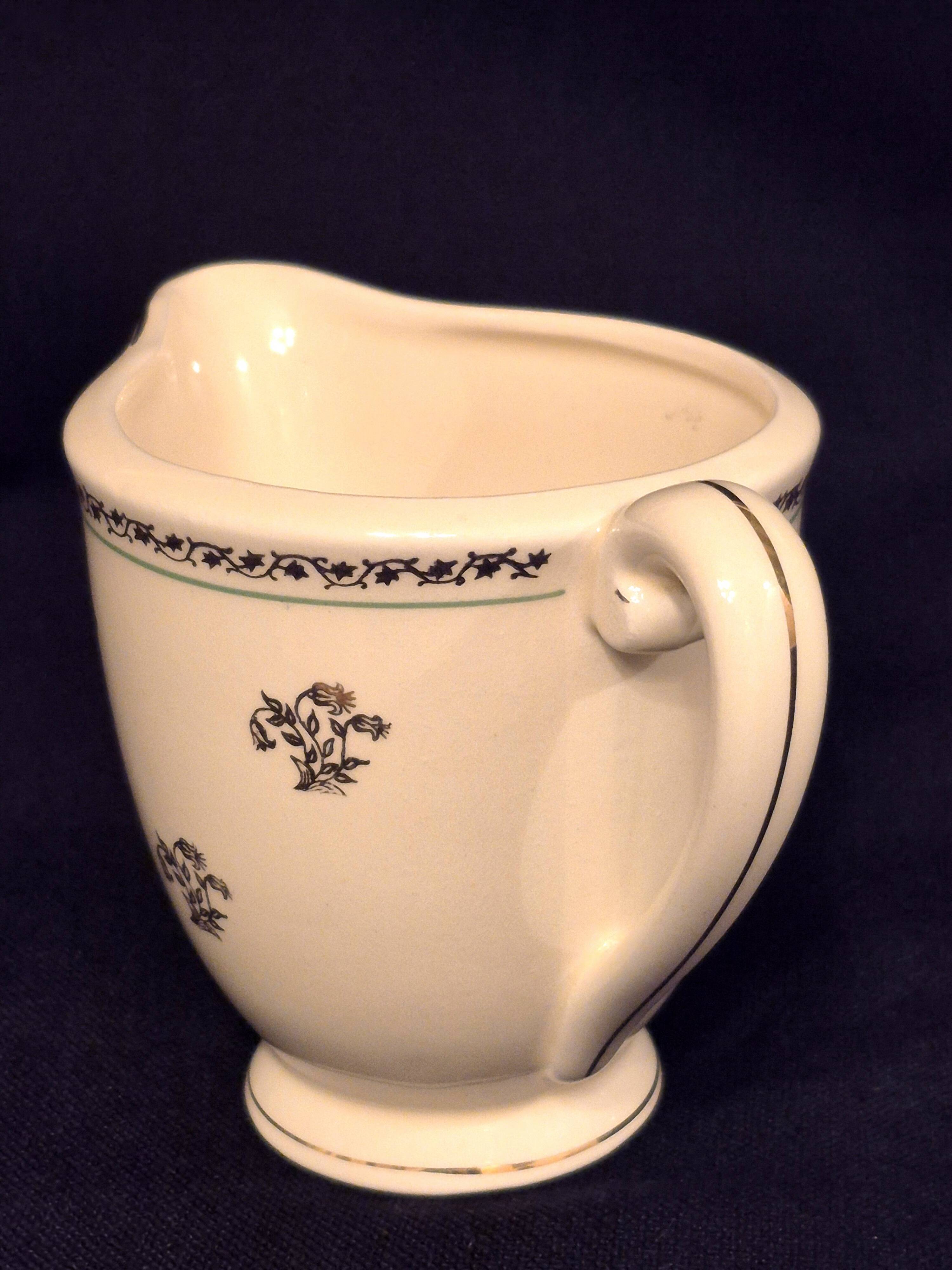 Antique milk jug in Gien earthenware, Valence model A040.