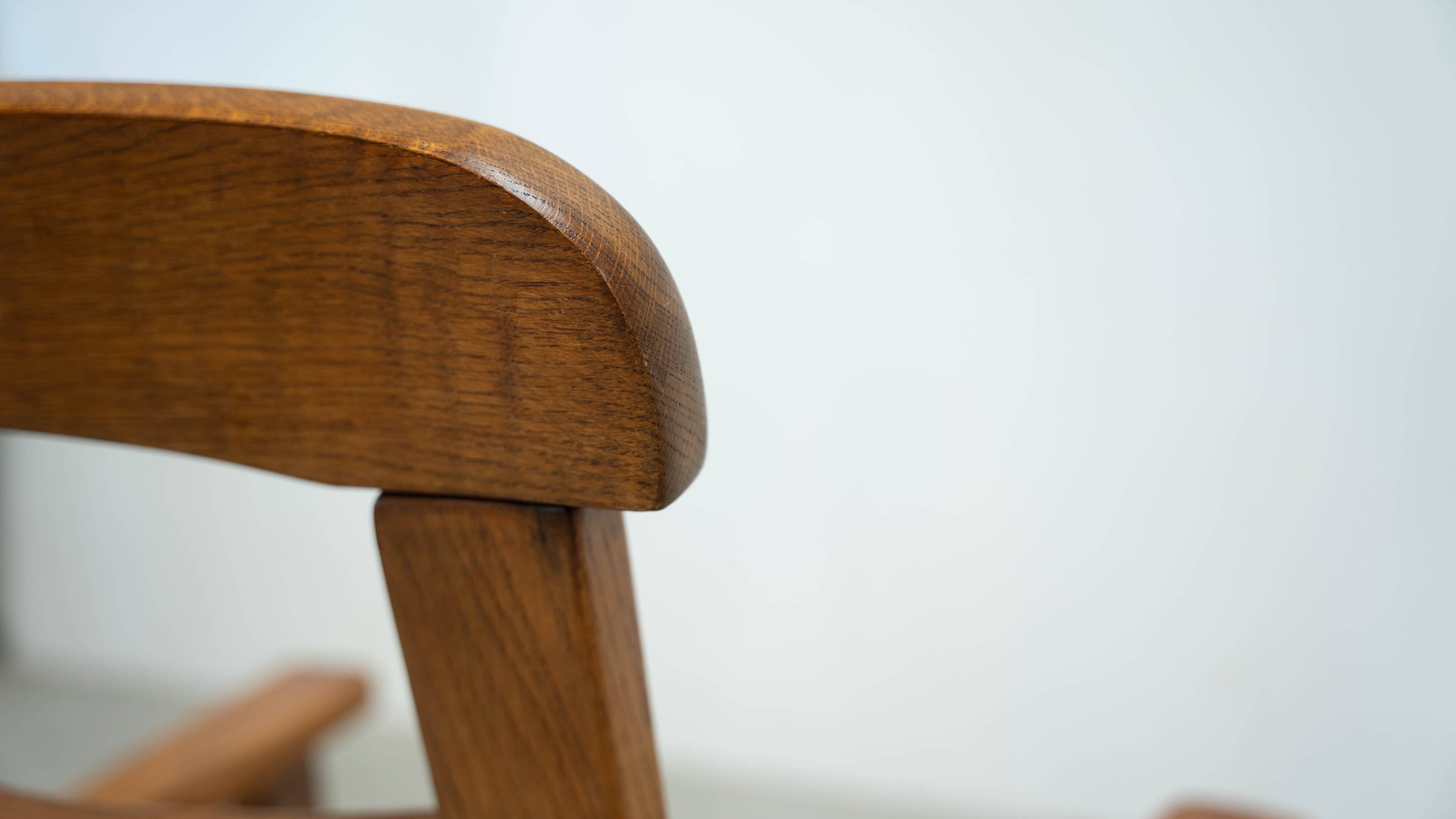 Set of two oak lounge chairs