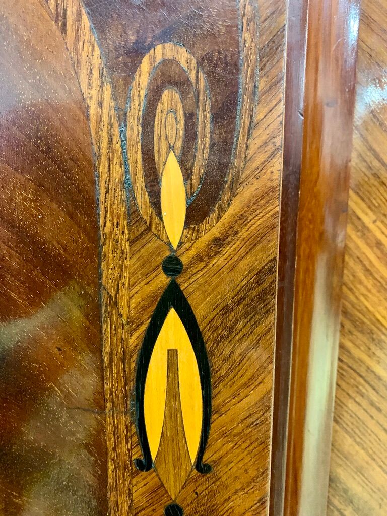 Bibliothèque époque art déco en placage de bois précieux et marqueterie
