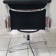 Fauteuil EA208 soft pad Charles et Ray Eames édition Herman Miller