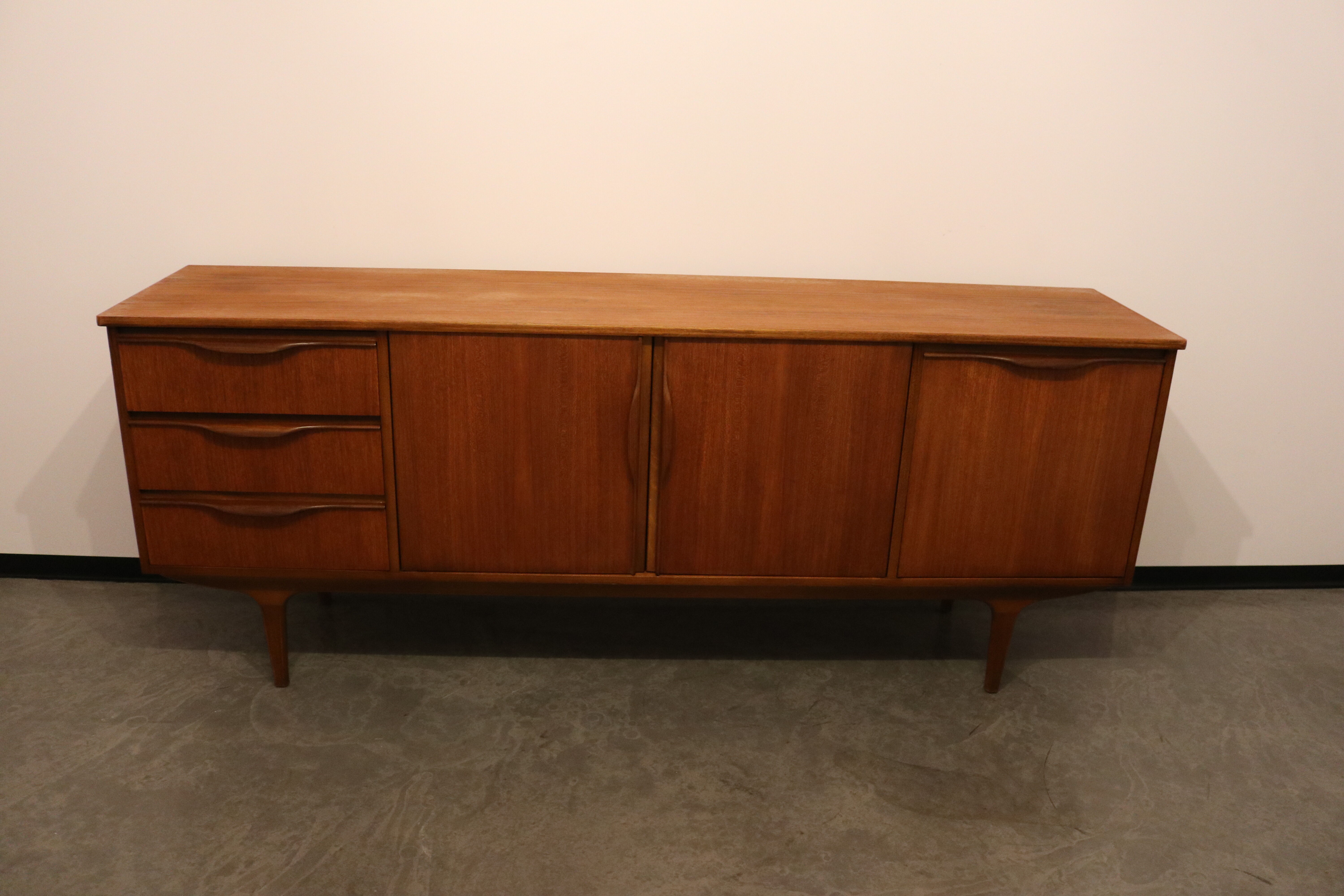 Sideboard in teak with built-in bar, Mcintosch - Scotland - 1960's